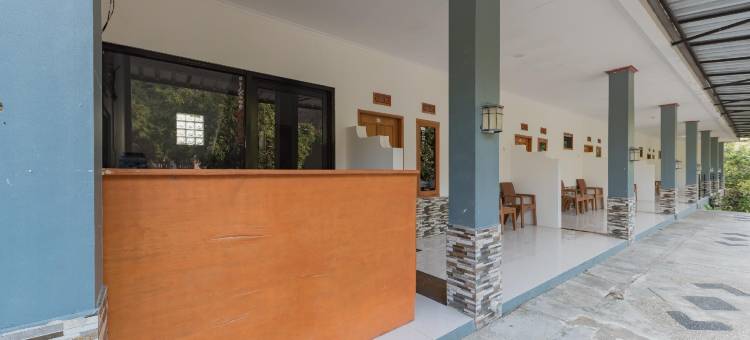 红多兹酒店-近西勒图苏卡布米(RedDoorz Near Ciletuh Sukabumi)图片