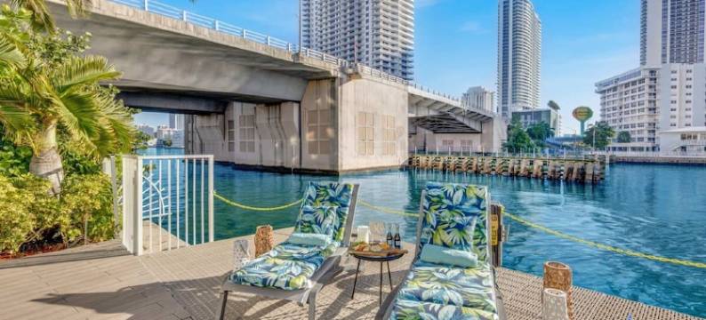 壮观阳台靠近海滩健身房泳池(Spectacular Balcony Plus Near Beach, Gym, Pool)图片