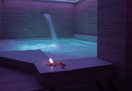 Hotel Avenida Hotel Overview