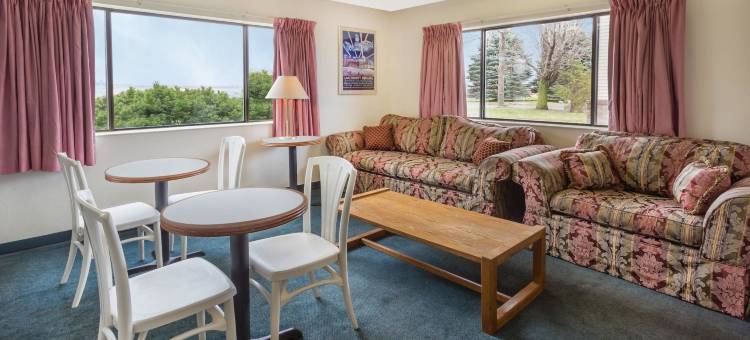 希伯伦洛厄尔地区速8酒店(Super 8 by Wyndham Hebron Lowell Area)图片