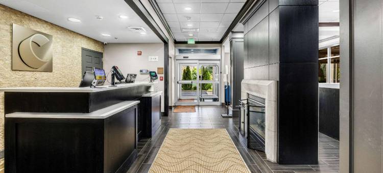 洛根-近大学舒适酒店(Comfort Inn & Suites Logan Near University)图片