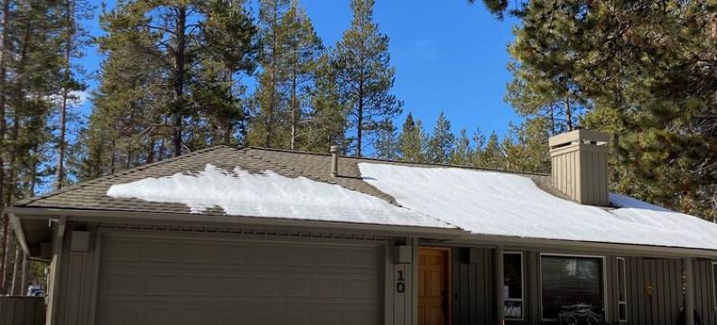 NEW LISTING! UPDATED 3 SUITES & AC! HOT-TUB, SHARC, FORT ROCK, BIKES, DOG OK.图片