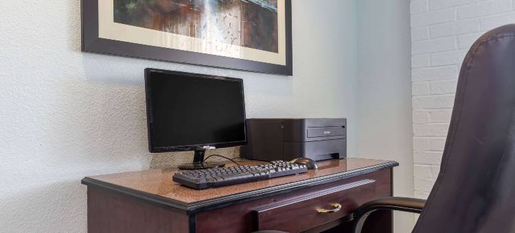 锡卡莫尔-迪卡尔布凯艺酒店(Quality Inn Sycamore - DeKalb)图片