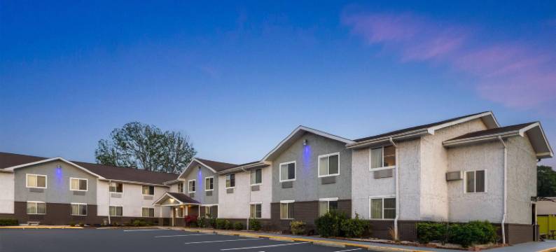 南波士顿弗吉尼亚州速8酒店(Super 8 by Wyndham South Boston VA)图片