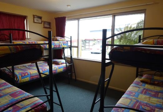 Glow Worm Accommodation Hotel Overview