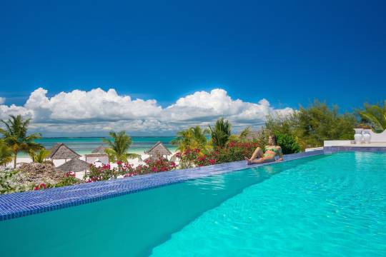 科诺科诺沙滩度假村(Konokono Beach Resort and Isaraya Luxury Overwater Villas)