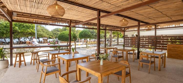 吉利柚木度假村(Gili Teak Beach Front Resort)图片