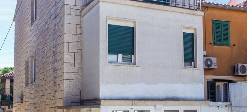 市中心的德拉甘石屋(Stone house Dragan in the very center, with pool table, two balconies and the sea view)图片