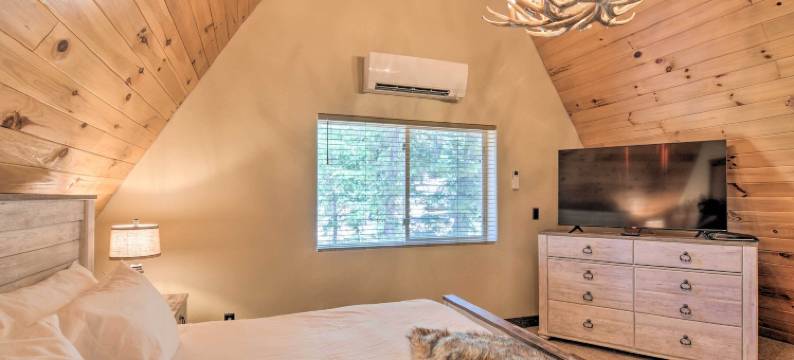 徒步、骑行和滑雪：鸭溪村A型小屋！(Walk to Duck Creek Village A-Frame Getaway!)图片