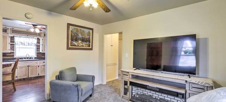 舒适的帮手家住宿，有围栏庭院，欢迎宠物(Cozy Helper Home w/ Fenced Yard, Pets Welcome)图片