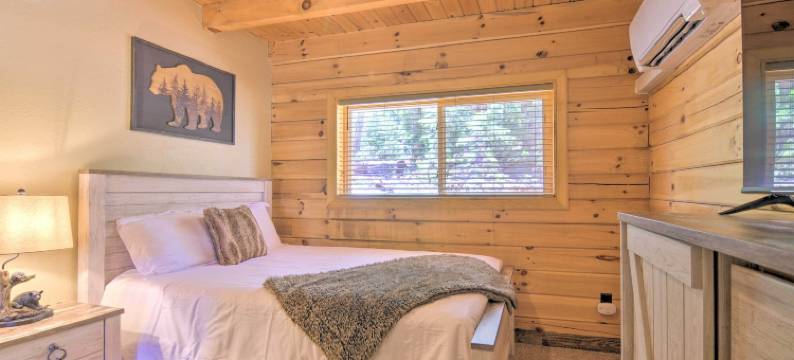 徒步、骑行和滑雪：鸭溪村A型小屋！(Walk to Duck Creek Village A-Frame Getaway!)图片