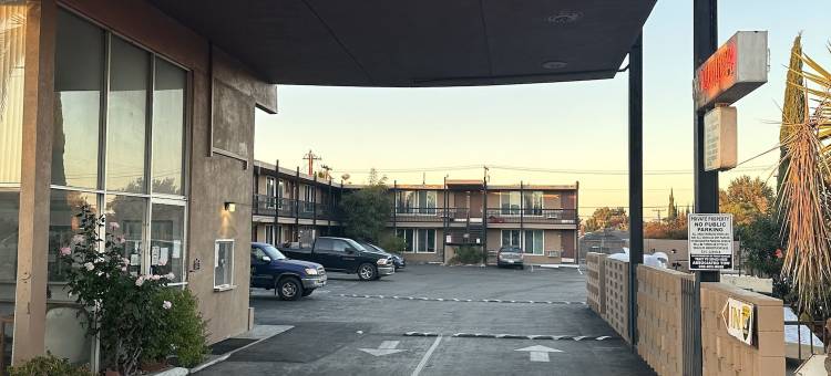 TRACEY皇家汽车旅馆LLC(Royal Motel Tracy)图片