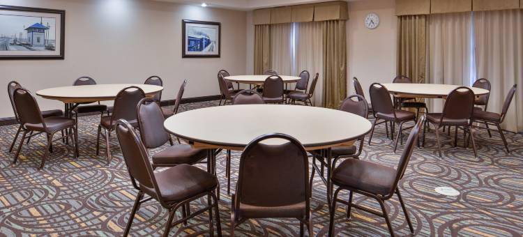 恩波里亚西北智选假日酒店及套房(Holiday Inn Express & Suites Emporia Northwest)图片