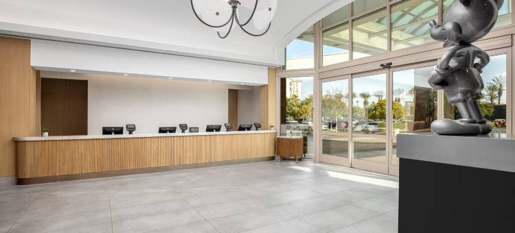 南安纳海姆希尔顿大使套房酒店(Embassy Suites by Hilton Anaheim South)图片