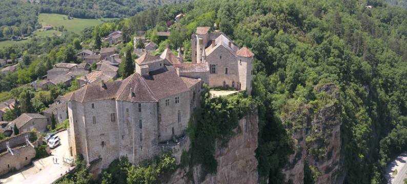 Villa in Bruniquel by Aveyron River图片