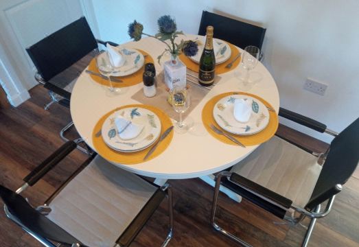 2 Bed Cottage Sleeps 4 -Private Garden -Pets Okay Hotel Overview