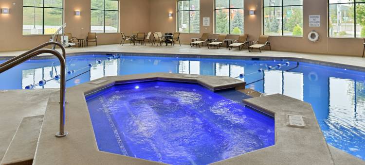 布瑞兹伍德智选假日酒店(Holiday Inn Express Breezewood)图片