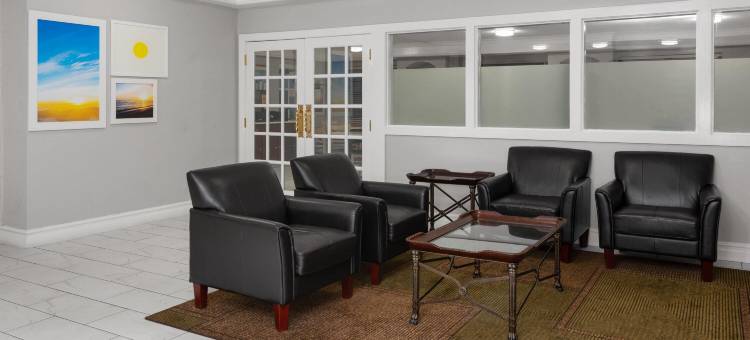 阿灵顿高地戴斯套房酒店(Days Inn & Suites by Wyndham Arlington Heights)图片