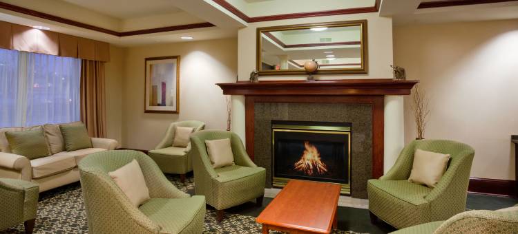 洲际酒店集团智选假日酒店及套房 - 33大道380号州际公路(Holiday Inn Express & Suites Cedar Rapids-I-380 @ 33RD Ave)图片