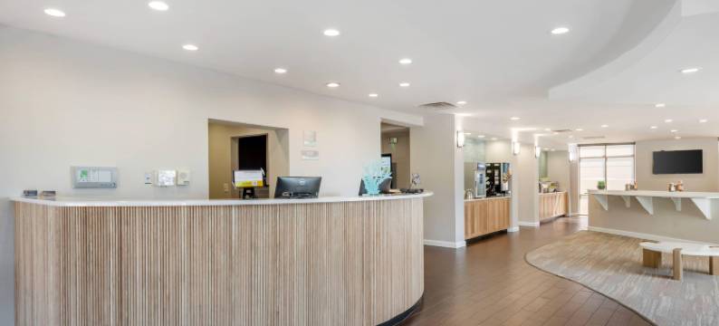 海浪与沙滩费南迪纳海滩(阿米莉亚岛)阿桑德连锁酒店系列(Surf and Sand Fernandina Beach at Amelia Island, Ascend Hotel Collection)图片