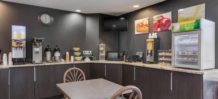 利斯萨米特 - 堪萨斯城凯艺酒店(Quality Inn Lees Summit - Kansas City)图片