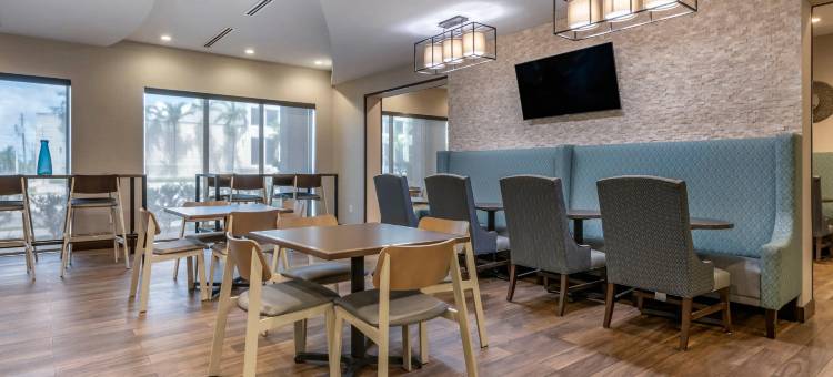 罗德岱尔堡机场-邮轮码头舒适套房酒店(Comfort Suites Fort Lauderdale Airport & Cruise Port)图片
