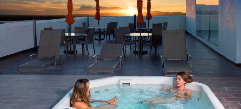 智选假日套房酒店奎雷塔罗(Holiday Inn Express & Suites QUERETARO by IHG)图片