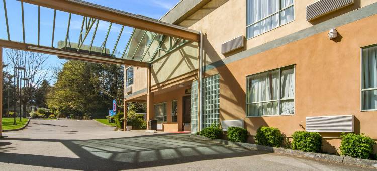 英属哥伦比亚萨里 6 号汽车旅馆(Motel 6 Surrey, BC)图片