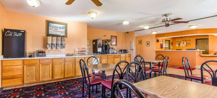 皮金-皮奥里亚地区伊克诺旅馆及套房(Econo Lodge Inn & Suites Pekin - Peoria Area)图片
