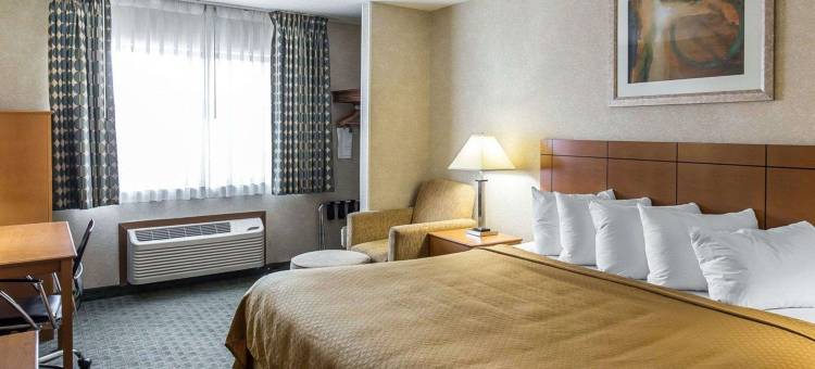 锡达拉皮兹柯林斯路凯艺酒店(Quality Inn at Collins Road - Cedar Rapids)图片