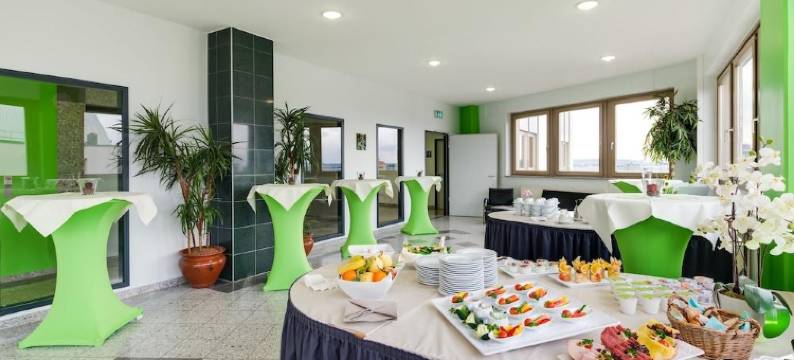 西南公园诺威纳酒店(Novina Hotel Suedwestpark Nuernberg)图片