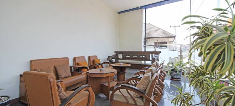 红多兹酒店-靠近311大学(RedDoorz Near Uns Solo)图片