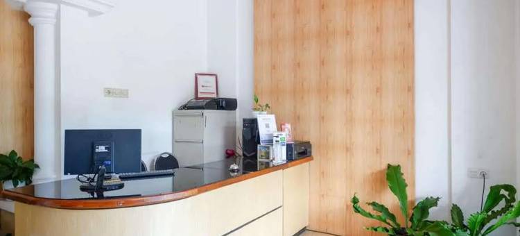 红多兹酒店-近巴图阿伦阿伦(RedDoorz Near Alun Alun Batu)图片