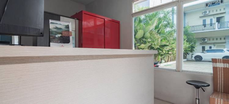 红多兹伊斯兰普拉斯酒店-特帕雷夫井里汶3号(RedDoorz Plus Syariah @ Tuparev Cirebon 3)图片