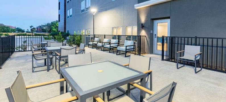 德克萨斯城I-45拉昆塔温德姆套房酒店(La Quinta Inn & Suites by Wyndham Texas City I-45)图片