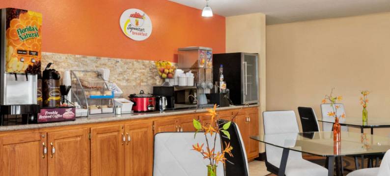 霍尔顿速8酒店(Super 8 by Wyndham Holton)图片