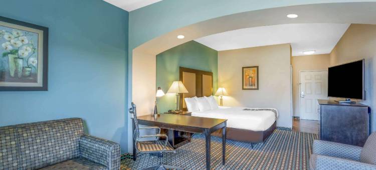 斯托宁顿神秘区拉昆塔温德姆套房酒店(La Quinta Inn & Suites by Wyndham Stonington-Mystic Area)图片