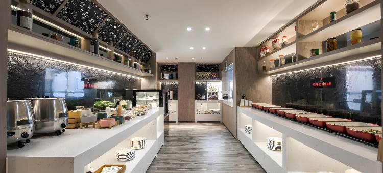 宜尚PLUS酒店(西安世融国际霸城门地铁站店)图片