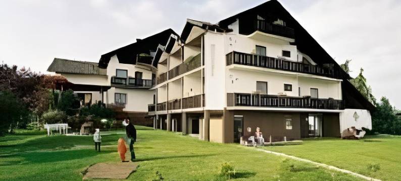 钢尼酒店和度假公寓Seeschlößchen(Garni Hotel & Ferienwohnungen Seeschlößchen)图片