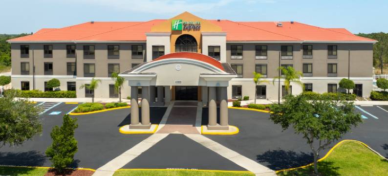 洲际酒店集团智选假日酒店及套房锡布灵(Holiday Inn Express & Suites SEBRING by IHG)图片
