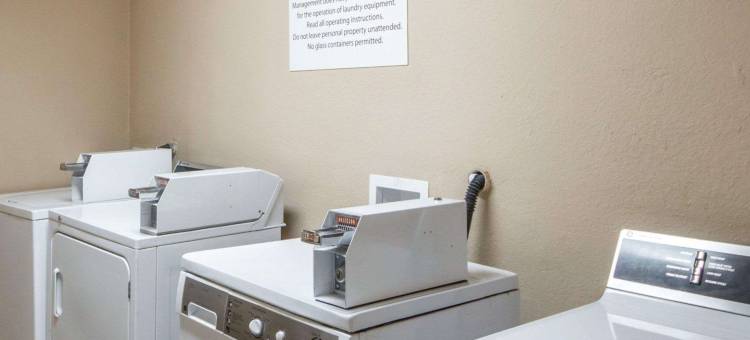 塔尔萨市区西部康福特茵酒店(Quality Inn Tulsa-Downtown West)图片