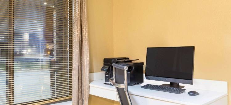 普雷里德欣温德姆美吟温德姆酒店(AmericInn by Wyndham Prairie du Chien)图片