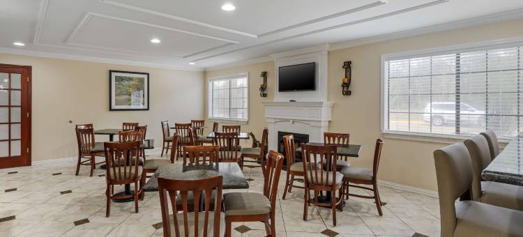 皮尼伍兹贝斯特韦斯特酒店(Best Western Pineywoods Inn)图片