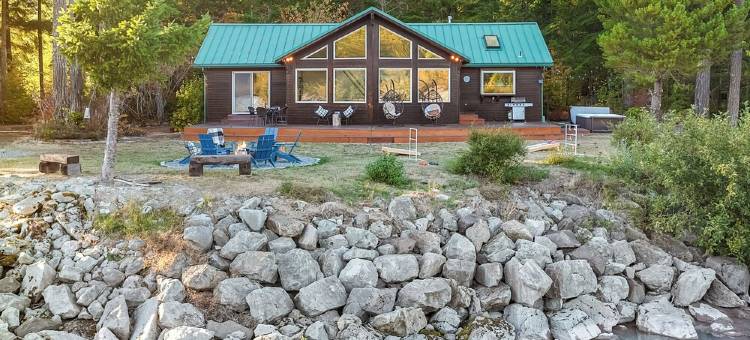 Th River House- Riverfront Cabin with Hot Tub, Fire Pit and Gazebo图片