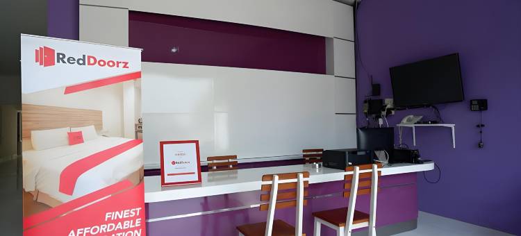 红多兹酒店-近肯德尔卡里翁古广场(RedDoorz Near Alun Alun Kaliwungu Kendal)图片