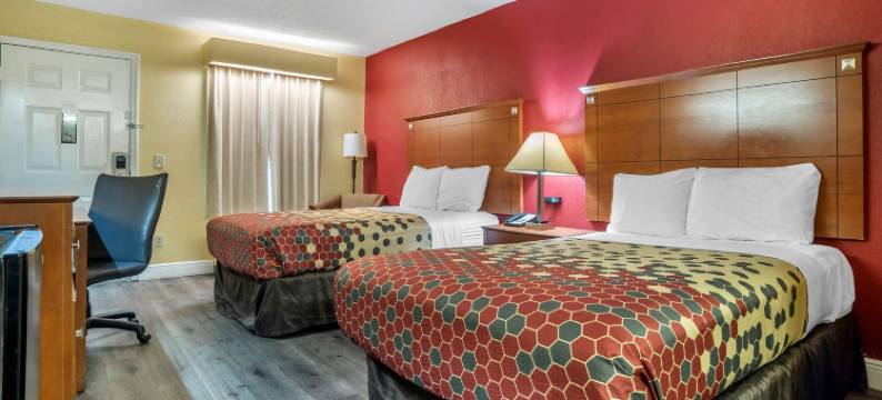 图珀洛巴恩斯克罗辛伊克诺旅馆(Econo Lodge Tupelo Barnes Crossing)图片