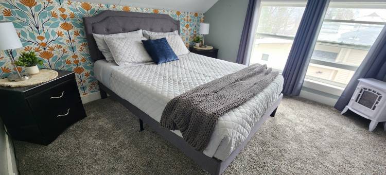 Fire Pit, Office, and Fully Stocked Kitchen - Spacious Family Haven图片