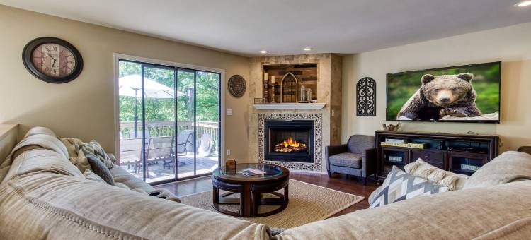 由HoneyBearCabins经营的鹿与鹿(Deer & Doe by HoneyBearCabins)图片