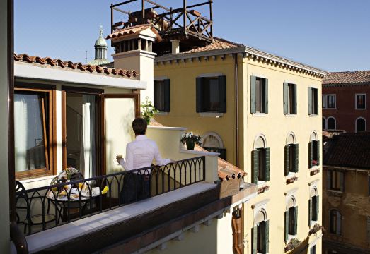 Hotel Carlton Capri Hotel Overview