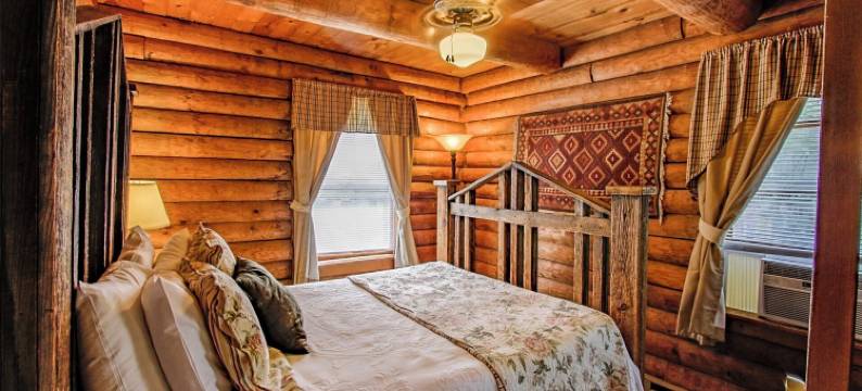 芒廷奈尔旅店及木屋(Mountainaire Inn and Log Cabins)图片